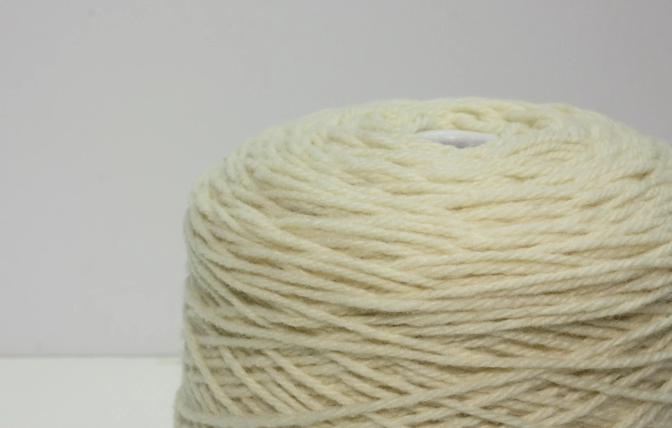 Hot sale 1.6 meters per gram wholesale 100% wool fabric knitted yarn