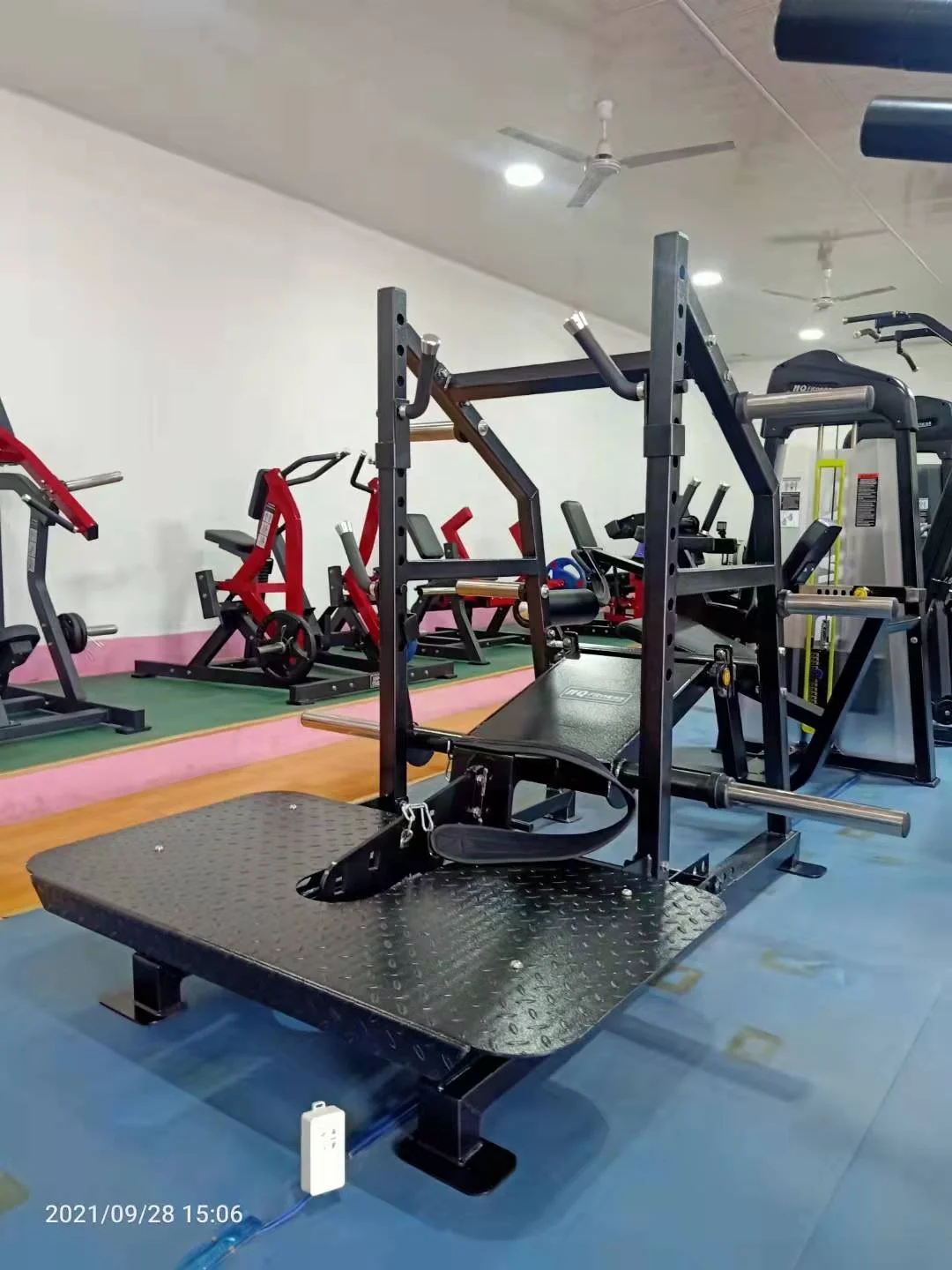 Hot Sale Fitness Equipment Plate Loaded Pit Shark Short Frame Hip Belt Squat Machine Belt Squat Body Weight Machine