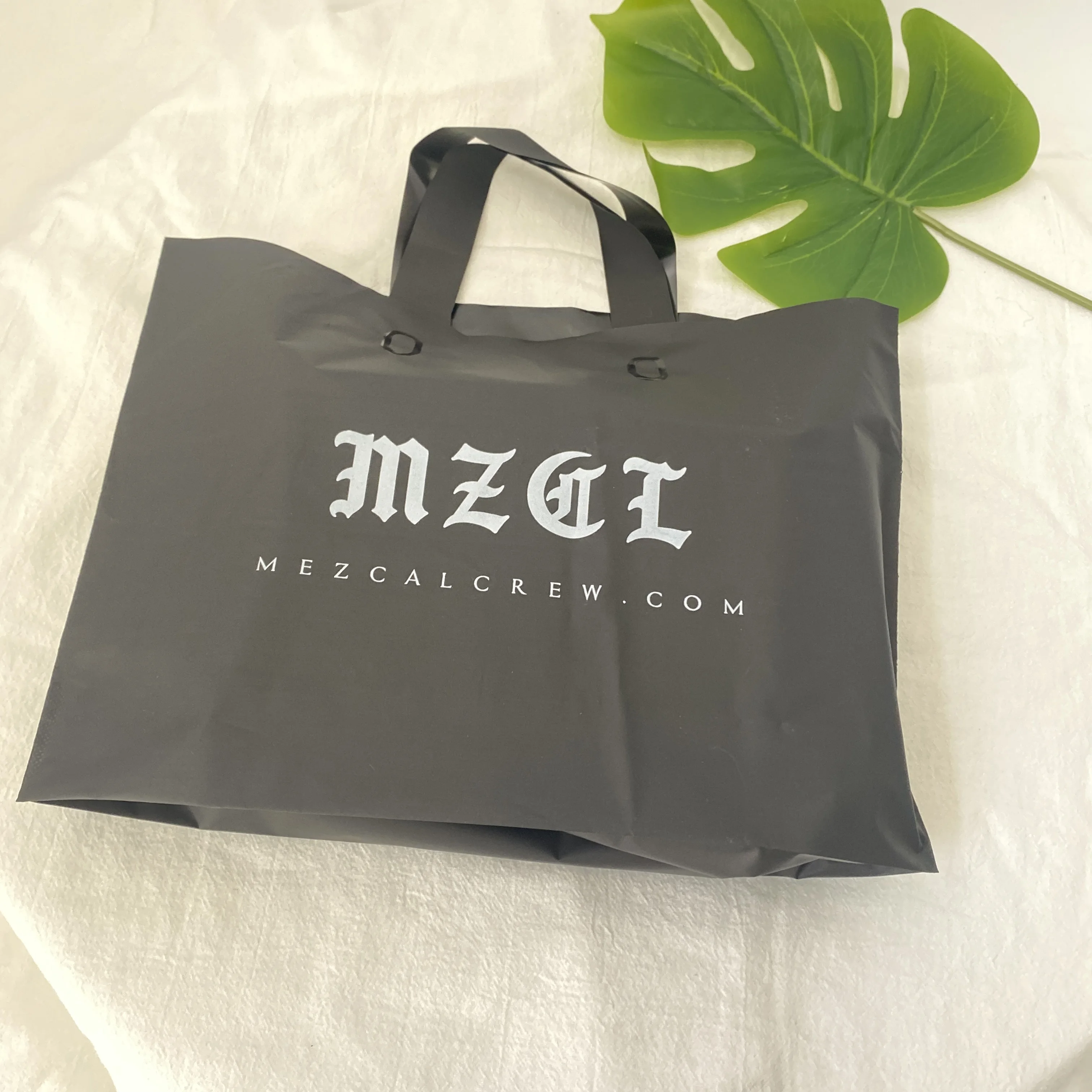 Customized high-density polyethylene thickness with logo printing carrier, gift retail plastic shopping bag with handle