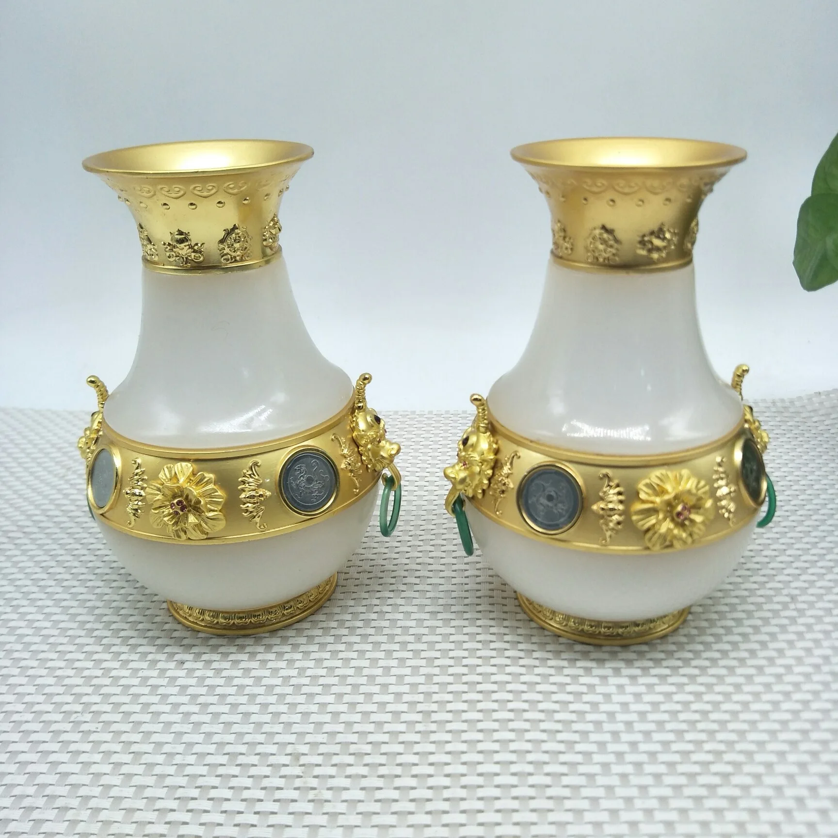 Customizable Hand engraving Creative adornment  Jade  bottle Gold And White Jade Vase for decoration home living room