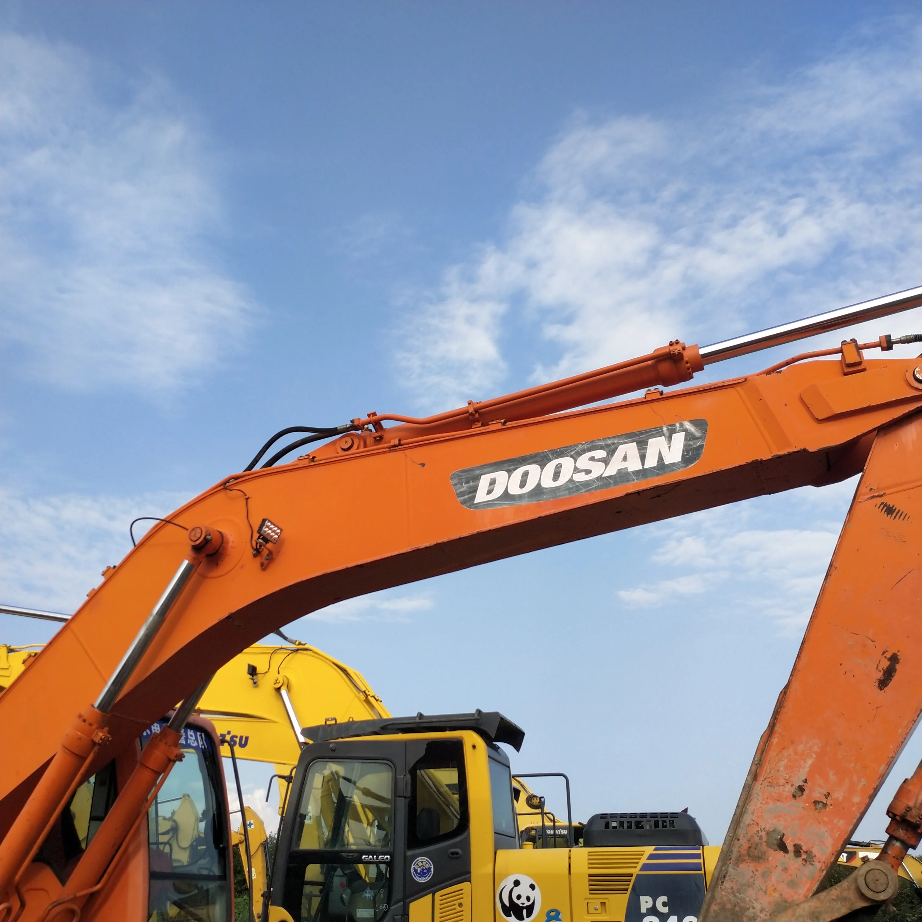 Б/у экскаватора Doosan DH220 Южной Кореи dh220-7 гусеничный экскаватор по дешевой цене