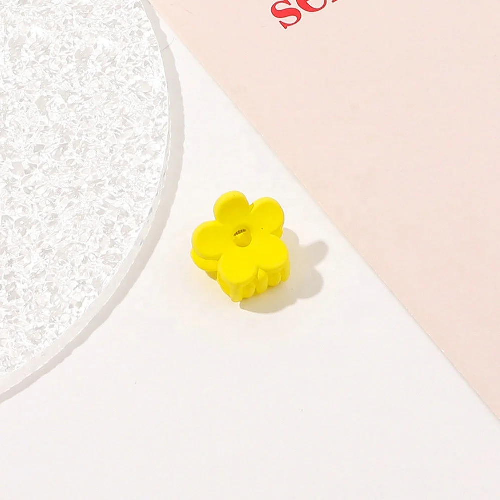 Ziming New 2 CM Cute Mini Flower Shape Matte Acrylic Hair Claw Frosted Solid Colors Small Size Shark Teeth Plastic Hair Clips