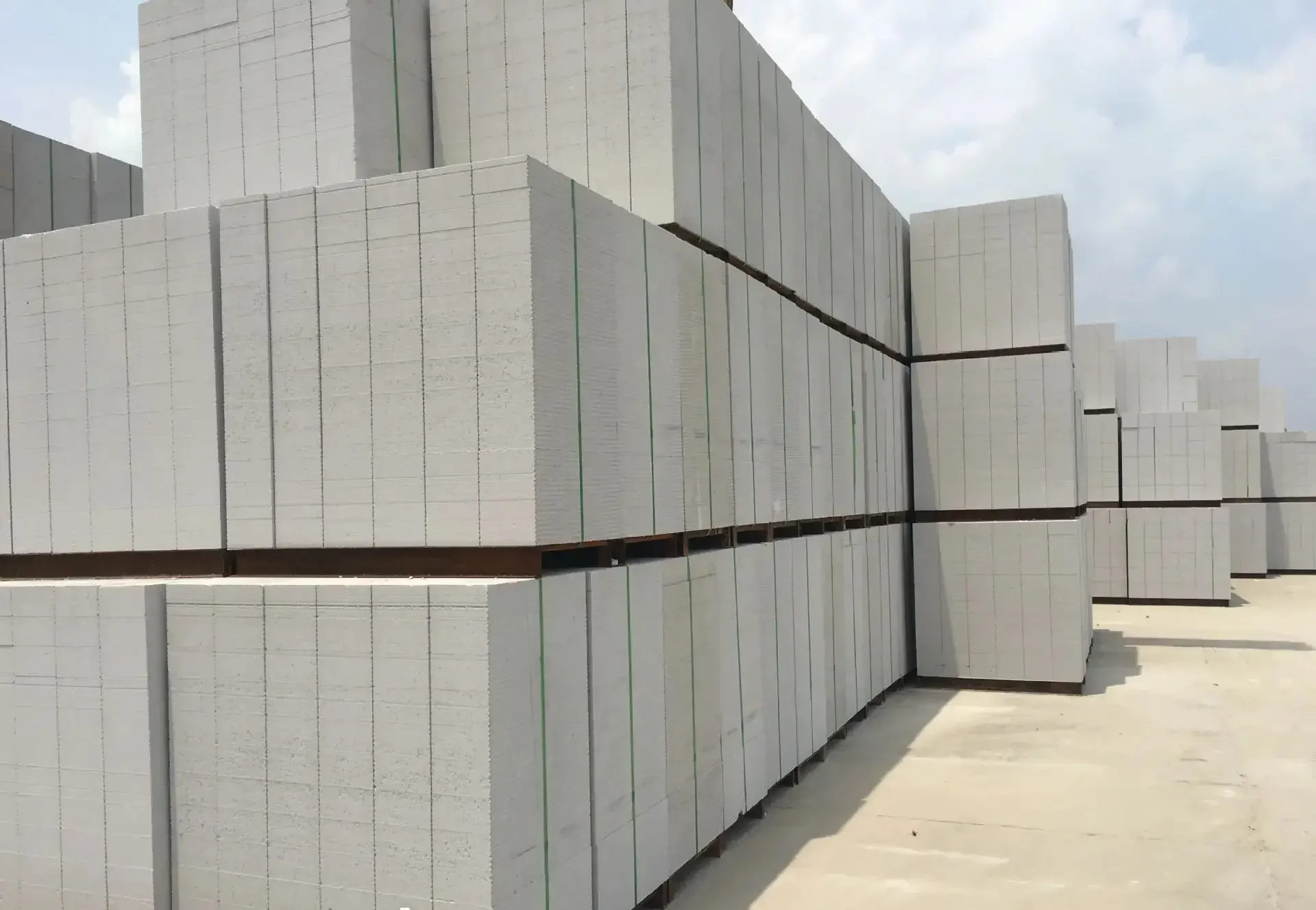 China Factory Lightweight Concrete Block Aerated Concrete Brick AAC/ALC Wall Block