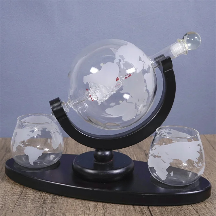 New design high borosilicate glass bottle Globe glass decanter and whisky glasses set