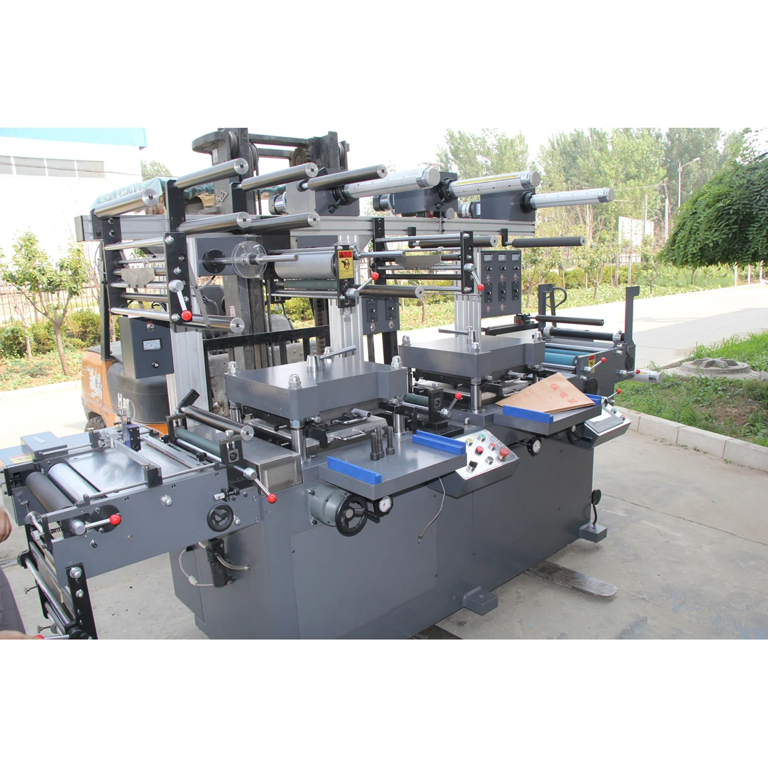 2 station flatbed label die cutting machine with hot foil stamping die cutting machine