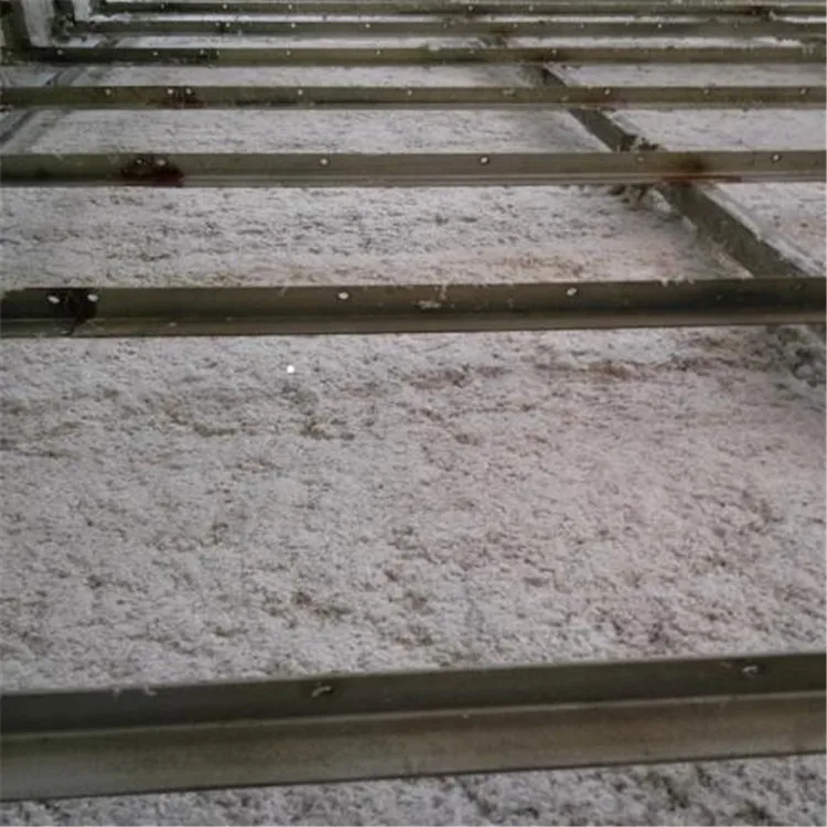 Fiberglass spray blowing-in insulation for wooden houses