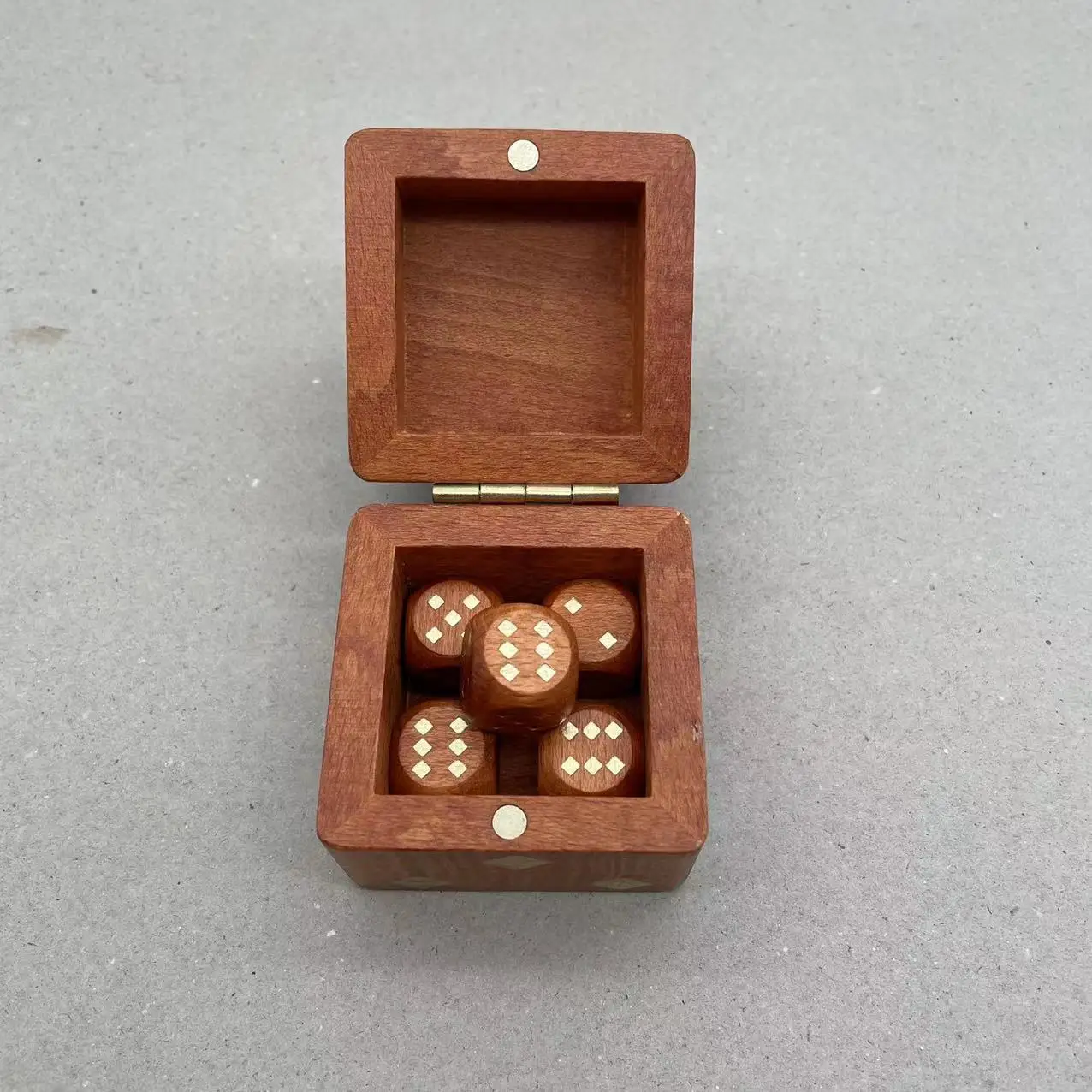 Custom Wooden Meeples for game wholesale gold/silver color for wooden tokens