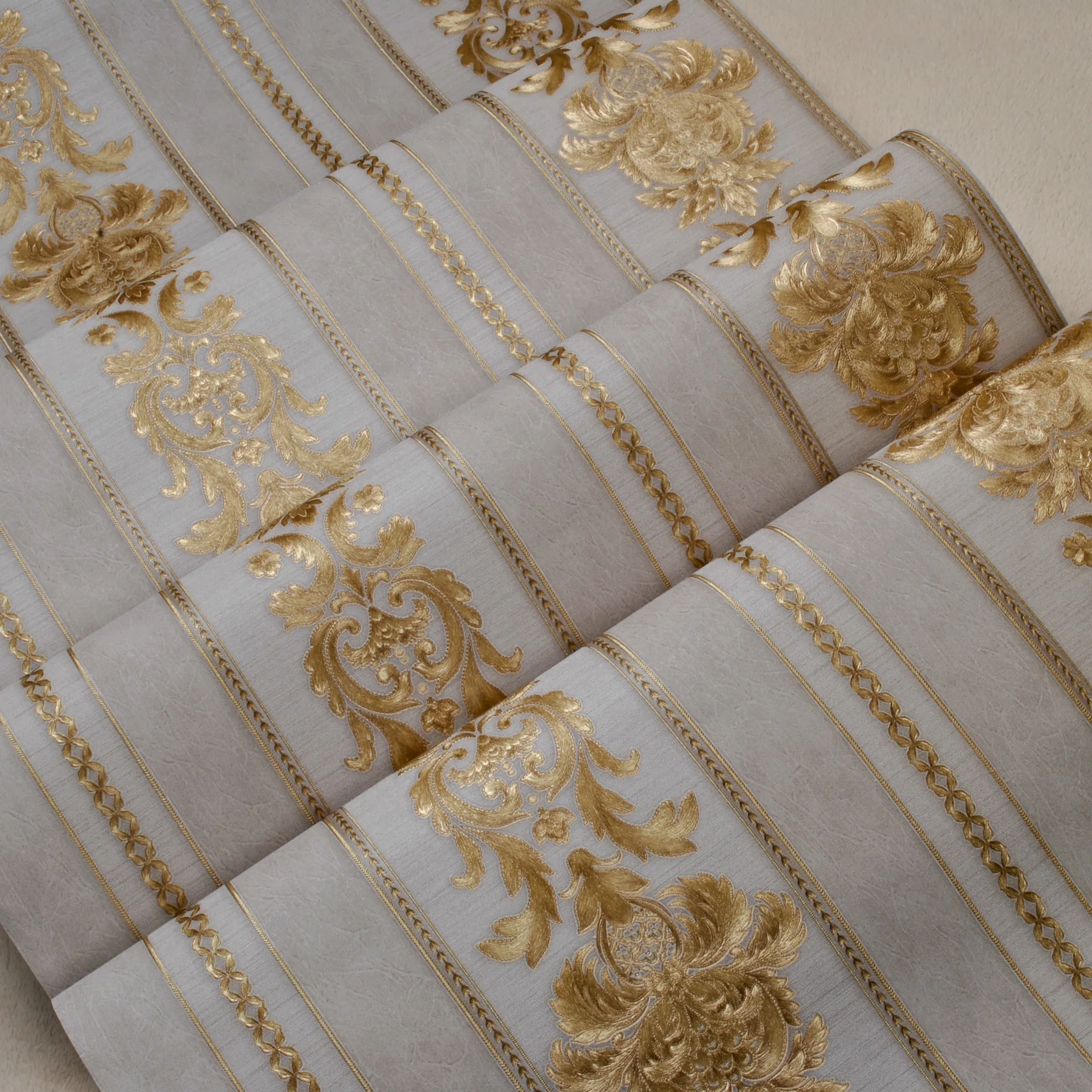 
European-style carved and embossed luxury golden Damascus wallpaper 