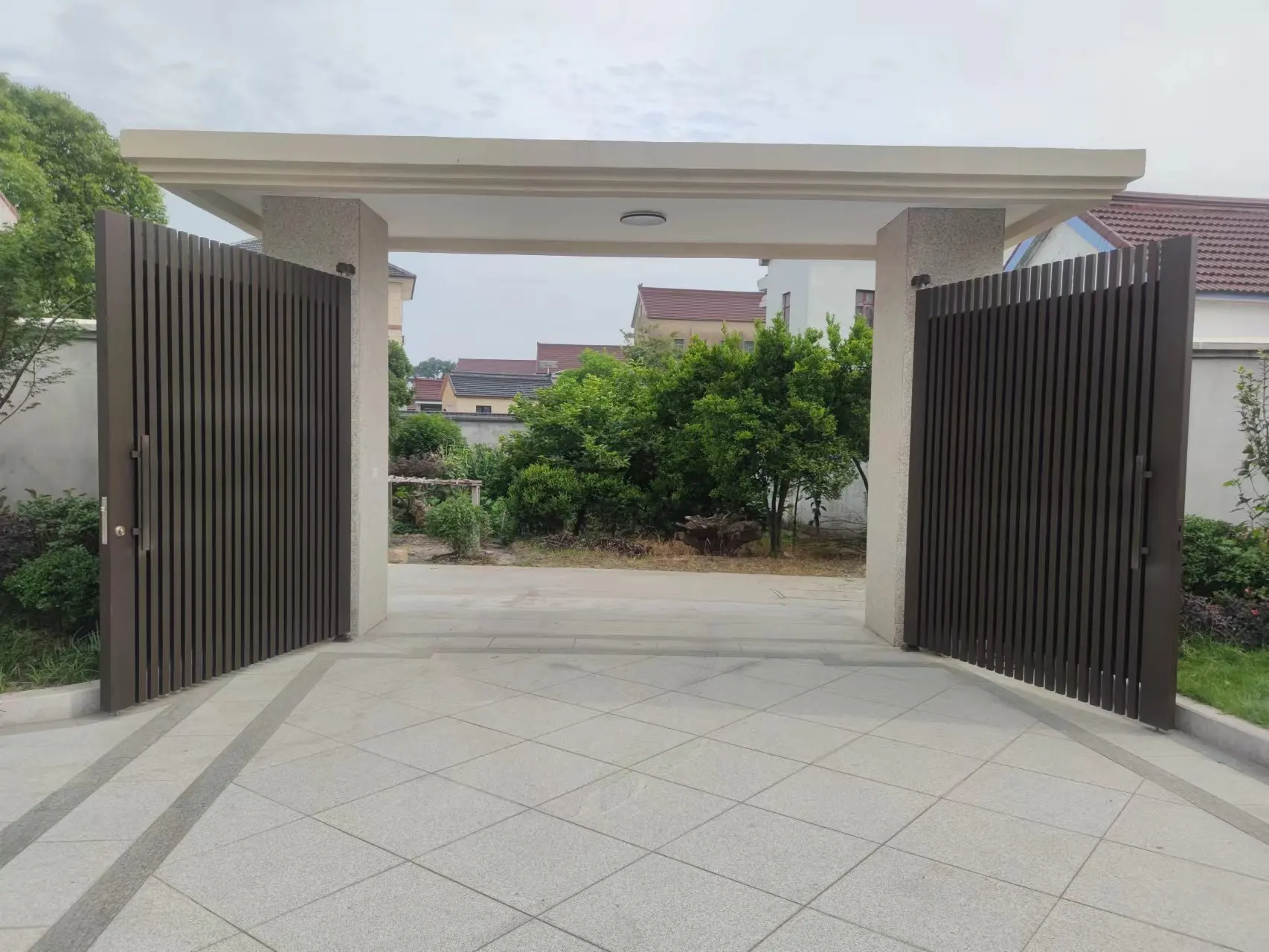 New Model Powder Coated Black Aluminum Single Gate Sidewalk Gate Nice Looking Swing Gate Aluminum FenceGate