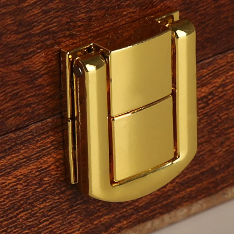 Samding European Glossy Piano Lacquer Finish Wooden Chess Board Luxury Chess Board Club Style Chess Board Box