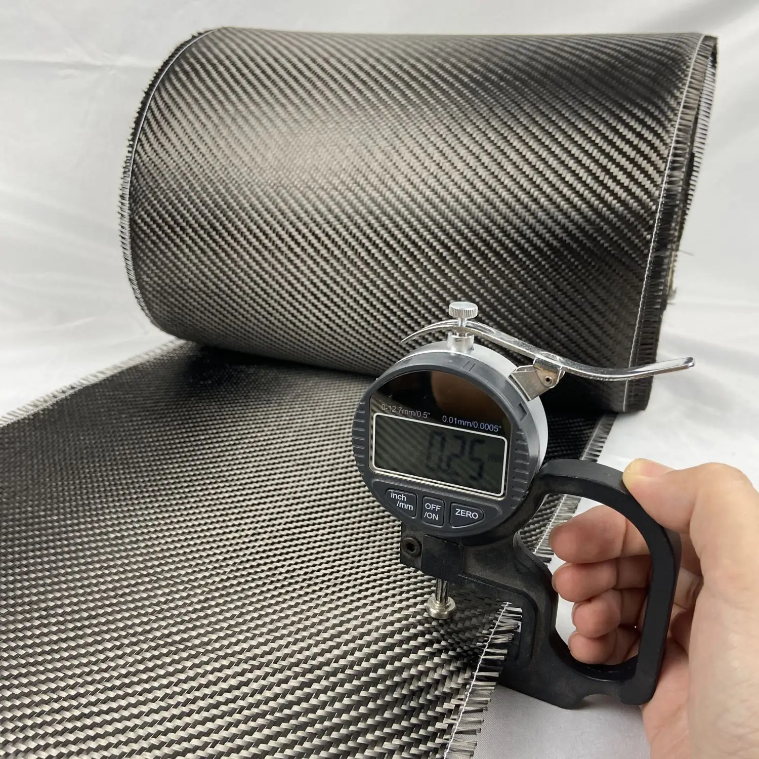 Twill Weave 3K 220g 12 inches 30cm Wide Unfinished Edge Carbon Fiber Tape Carbon Fiber Fabric Roll for Structural Reinforcement