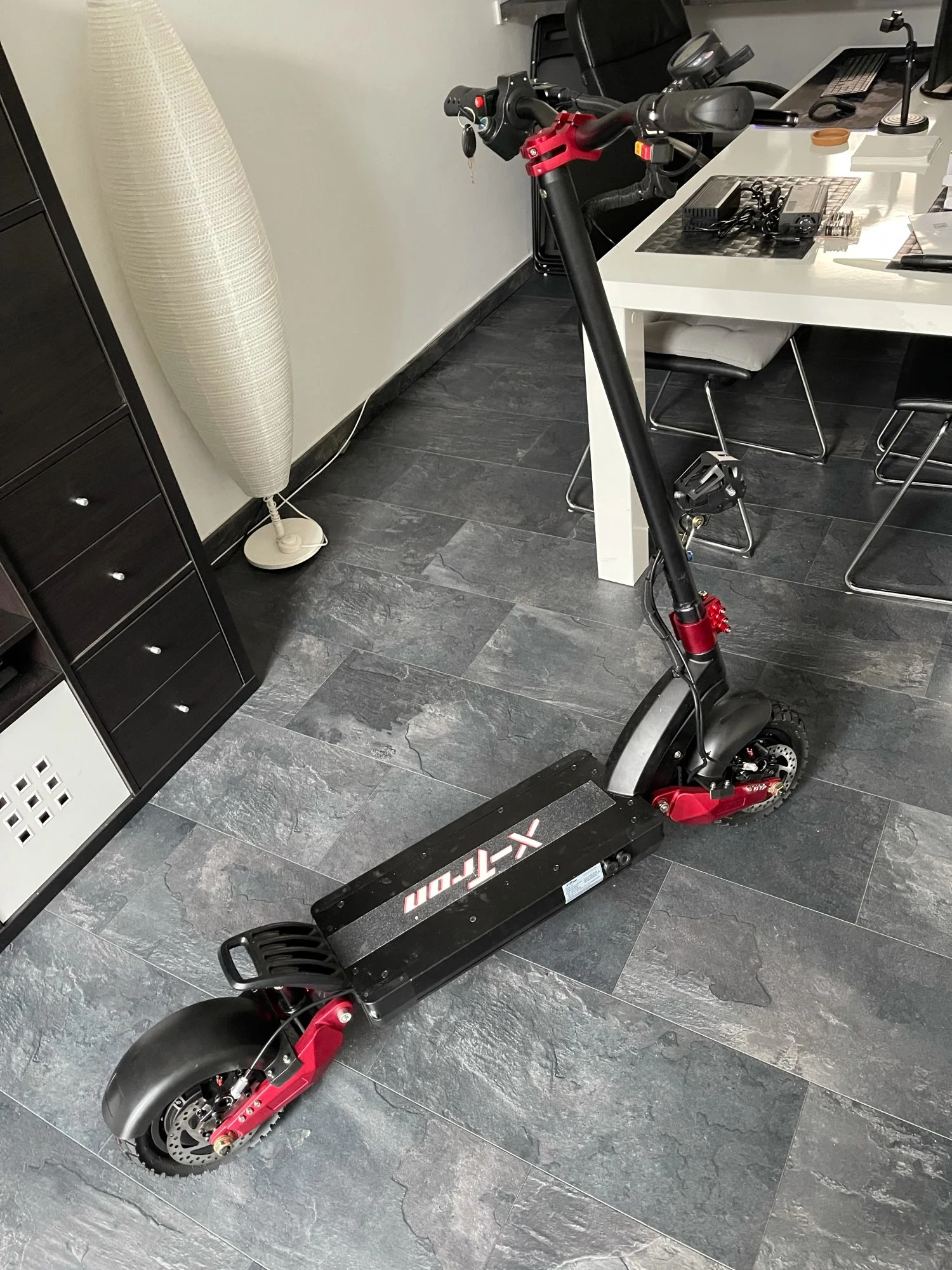 [in Stock] 2400w Electric Motorcycle Electric Scooters Fast Road Fast Delivery Max Speed Kick Scooters Foot Scooters