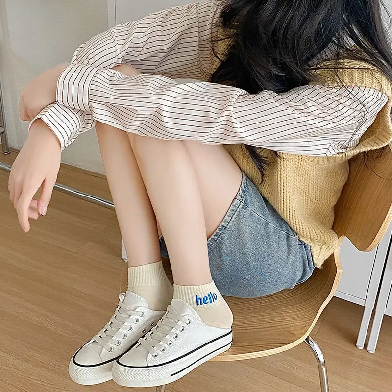 Good Quality Trend Letter Hello Embroidery Sports Short Socks Soft Cotton Breathable Women Ankle Socks