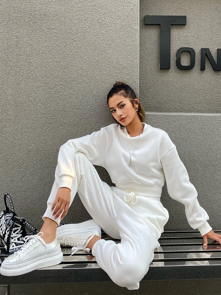 2022 Custom logo Wholesale for Women Crop Top Hoodie and Jogging Pants Set Crop Top and High Waist Pants