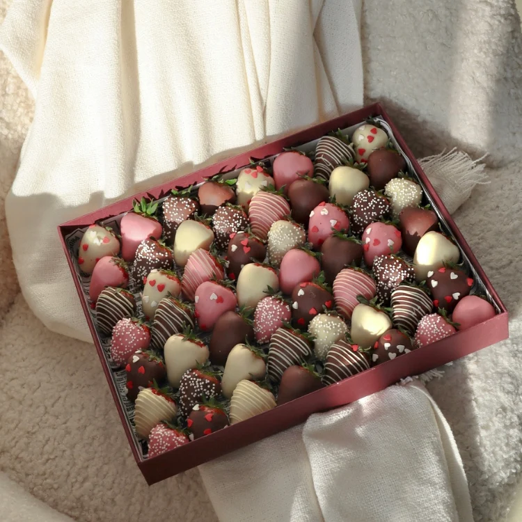 Luxury Clear Window Bonbons Truffle Bar Sweet Candy Dessert Paper Packaging Carton Custom Premium Chocolate Strawberry Box