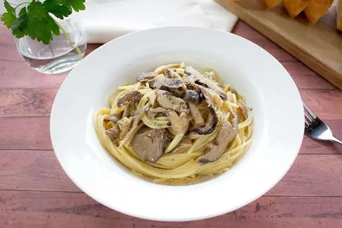 Exquisite Japanese  Fresh Maitake Mushrooms Types Broth Wholesale