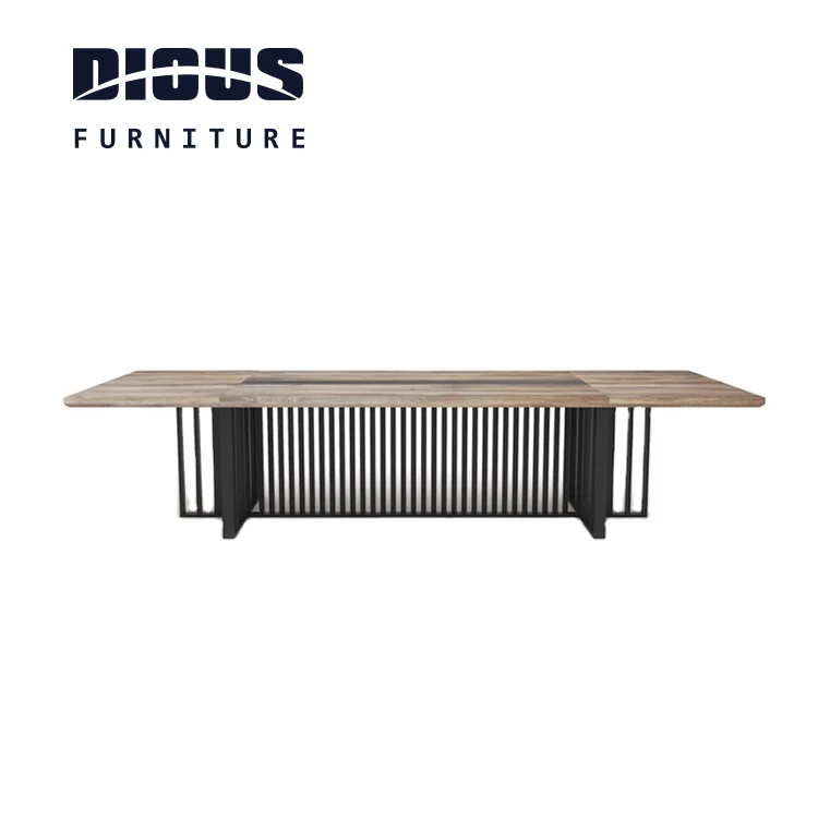 
 Утомительный промышленный стиль с металлическими ножками, офисный стол для конференций, конференц-зал  