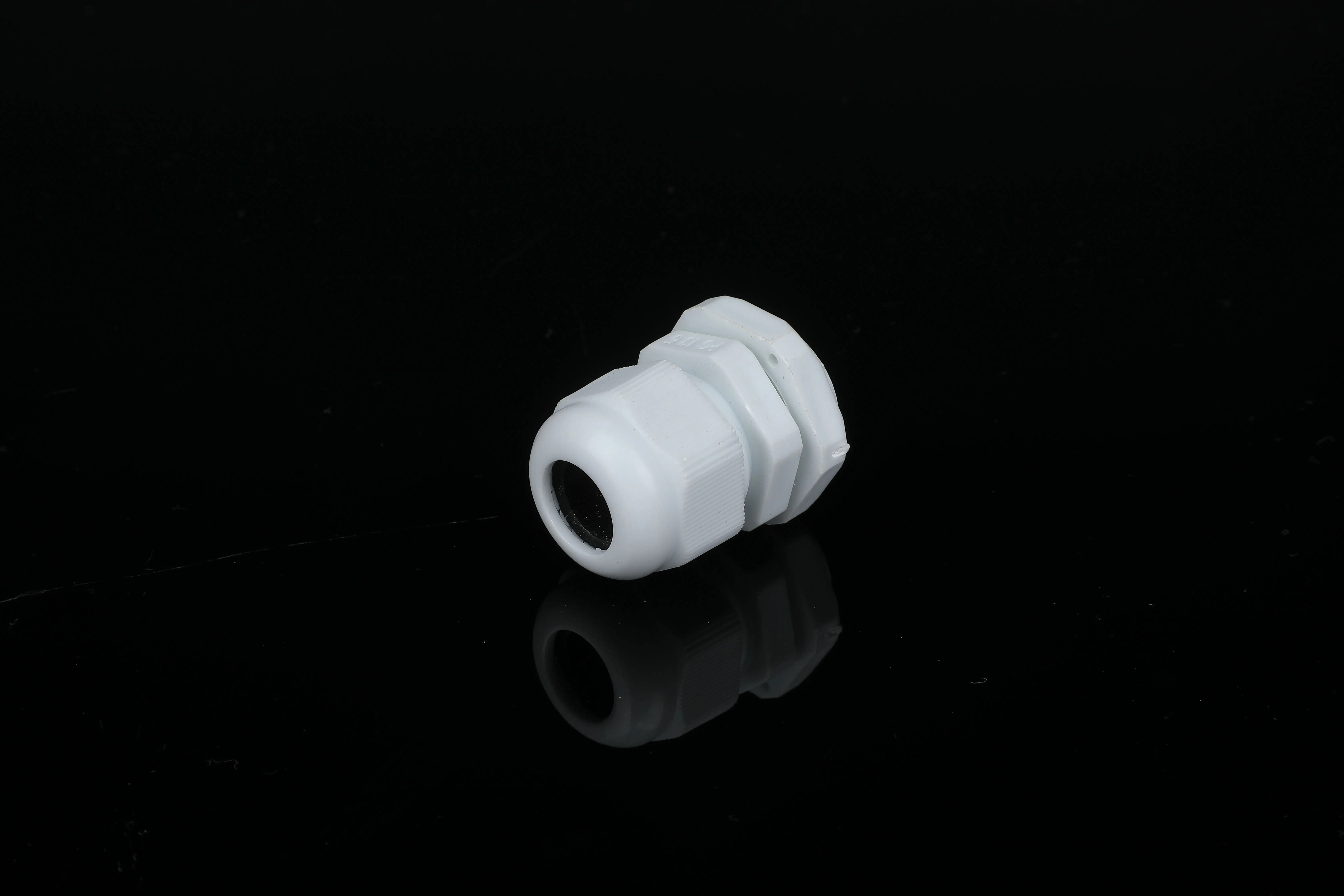 Rubber Strain Relief Waterproof PG 13.5 Size Nylon Cable Gland