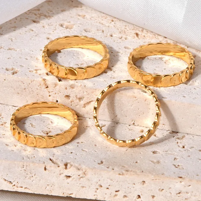 Fashion Concise Design Fish Scale Shape Geometric 18K Gold Plated Finger Rings Stainless Steel Jewelry Fine Couple Rings