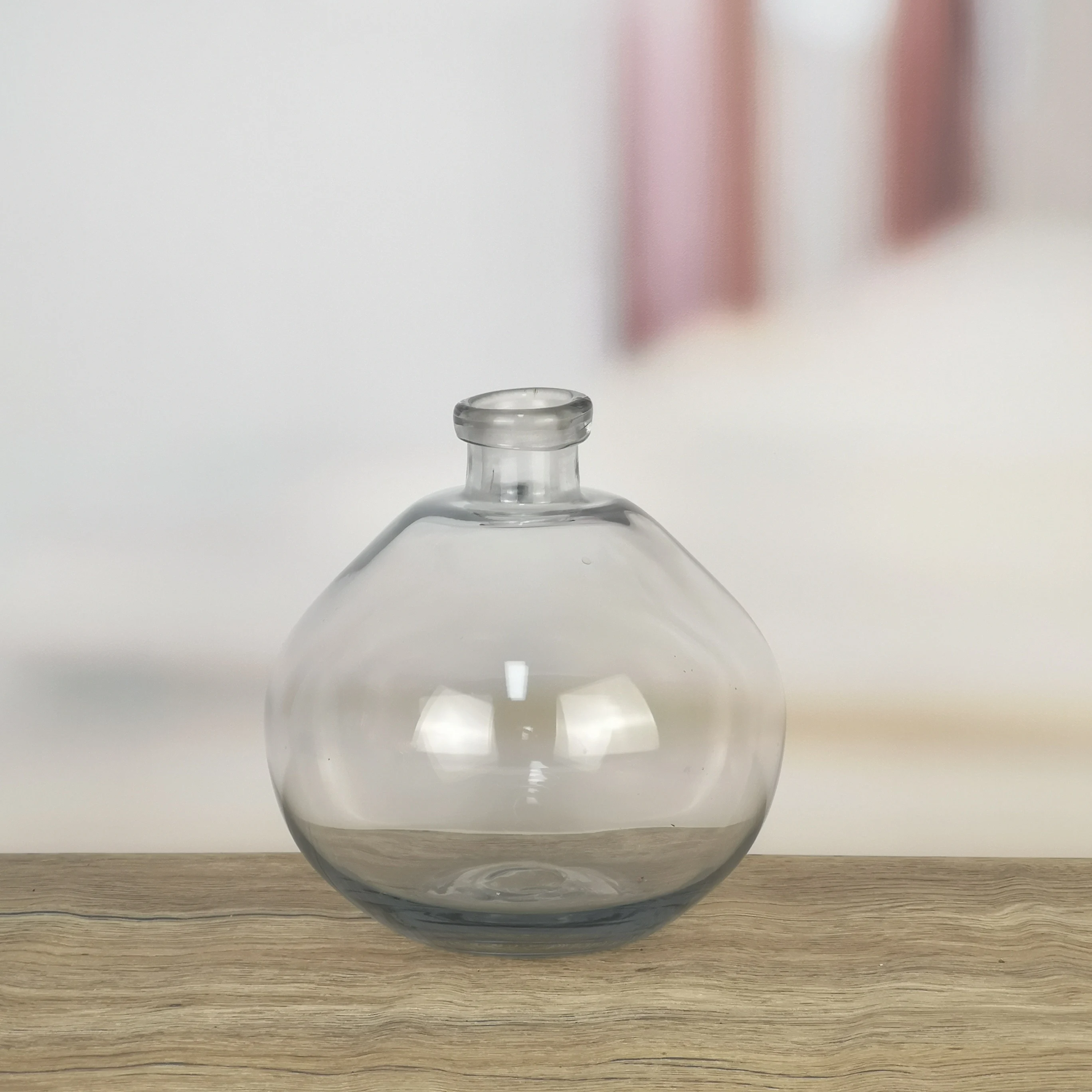 Wholesale transparent round bottles glass vases for home decoration