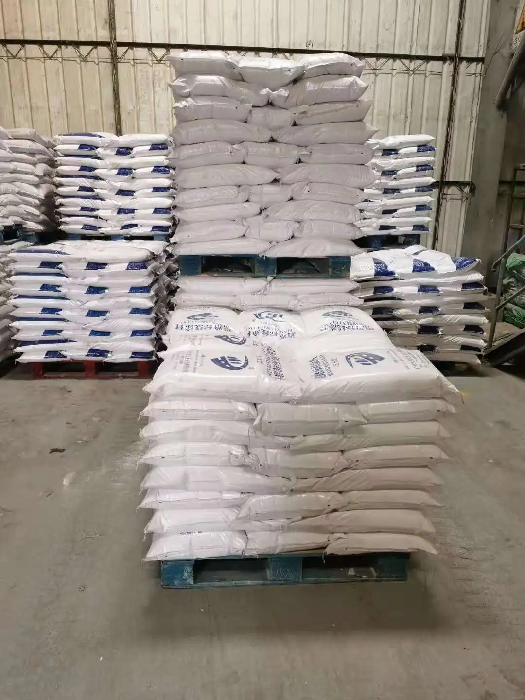 High quality Titanium Dioxide white Reflectivity road marking paint thermoplastic paint in road marking construction