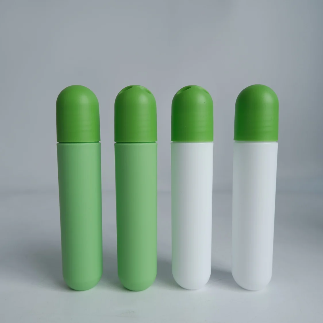 Customized 20ml Roll-on Deodorant Plastic Bottles Perfume Essential Oil Roller Bottles with Metal Roller Ball