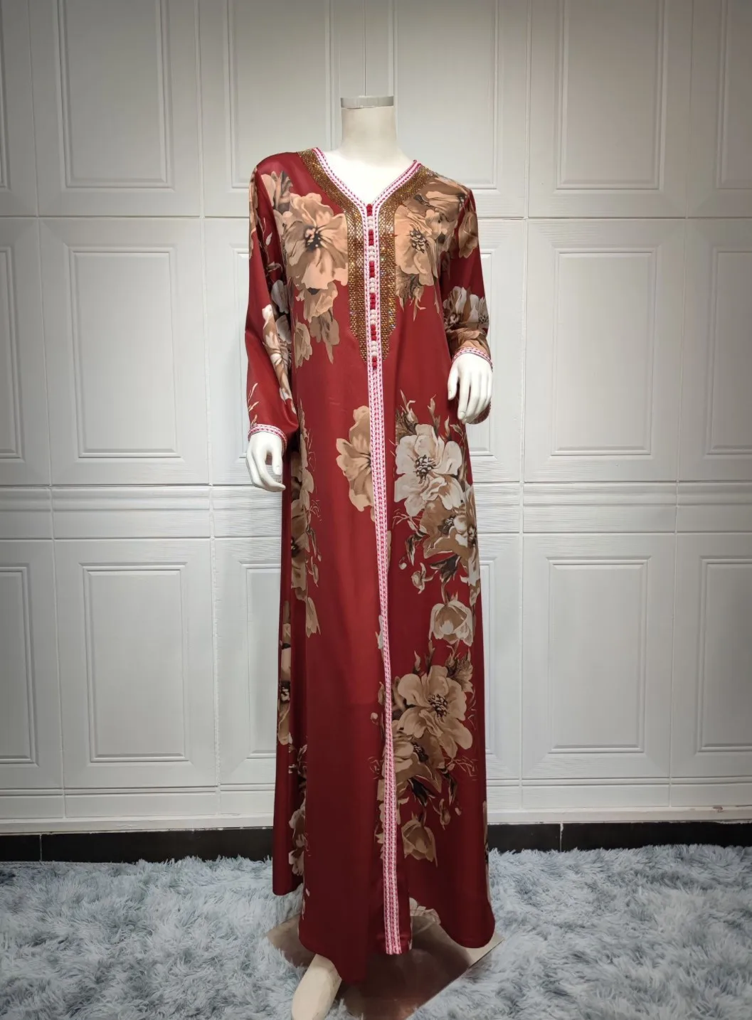 Женское платье с мусульманским принтом