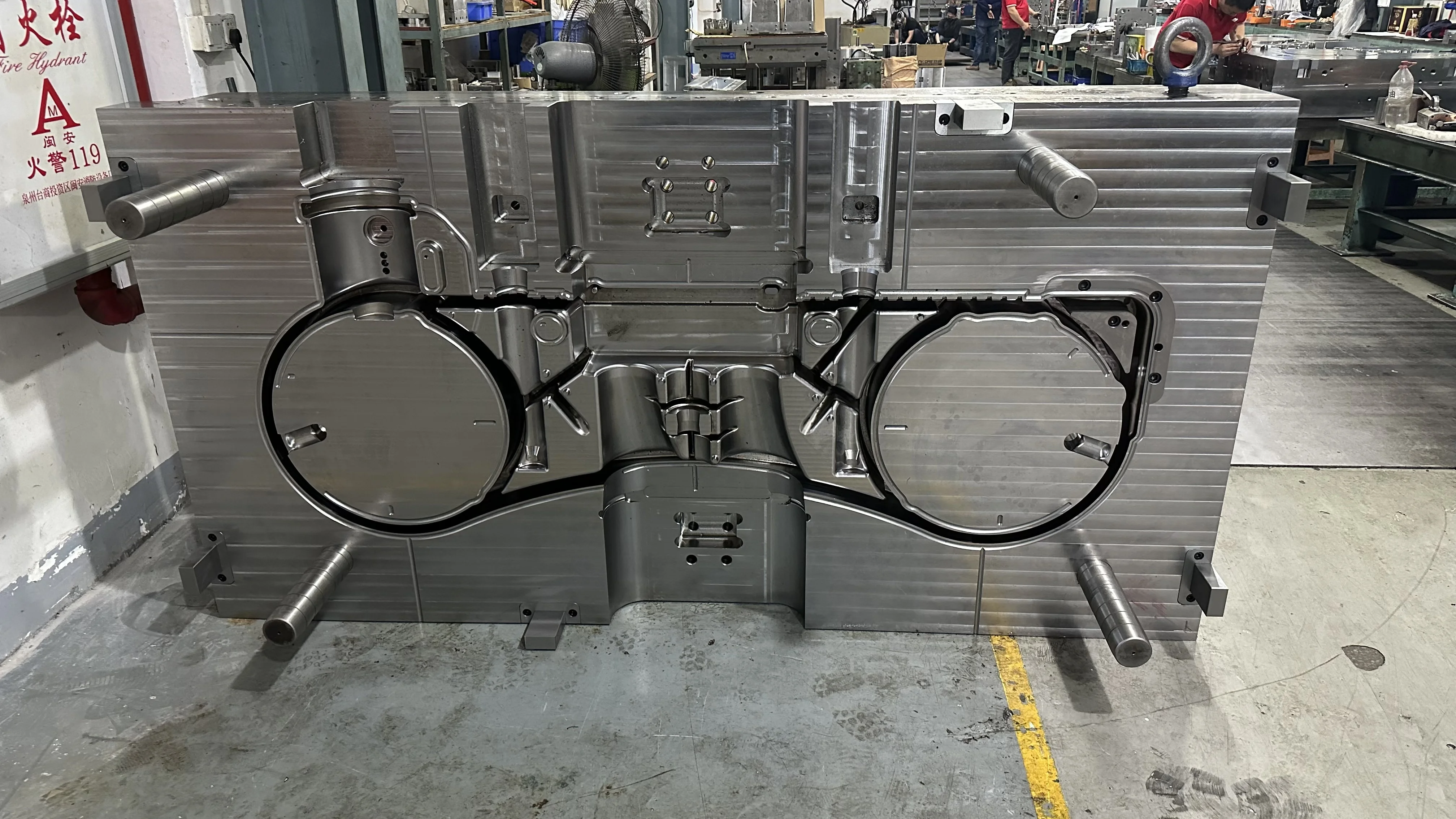 Guangdong Injection Mould Molds For Plastic Covers Cell Injection Mould Making