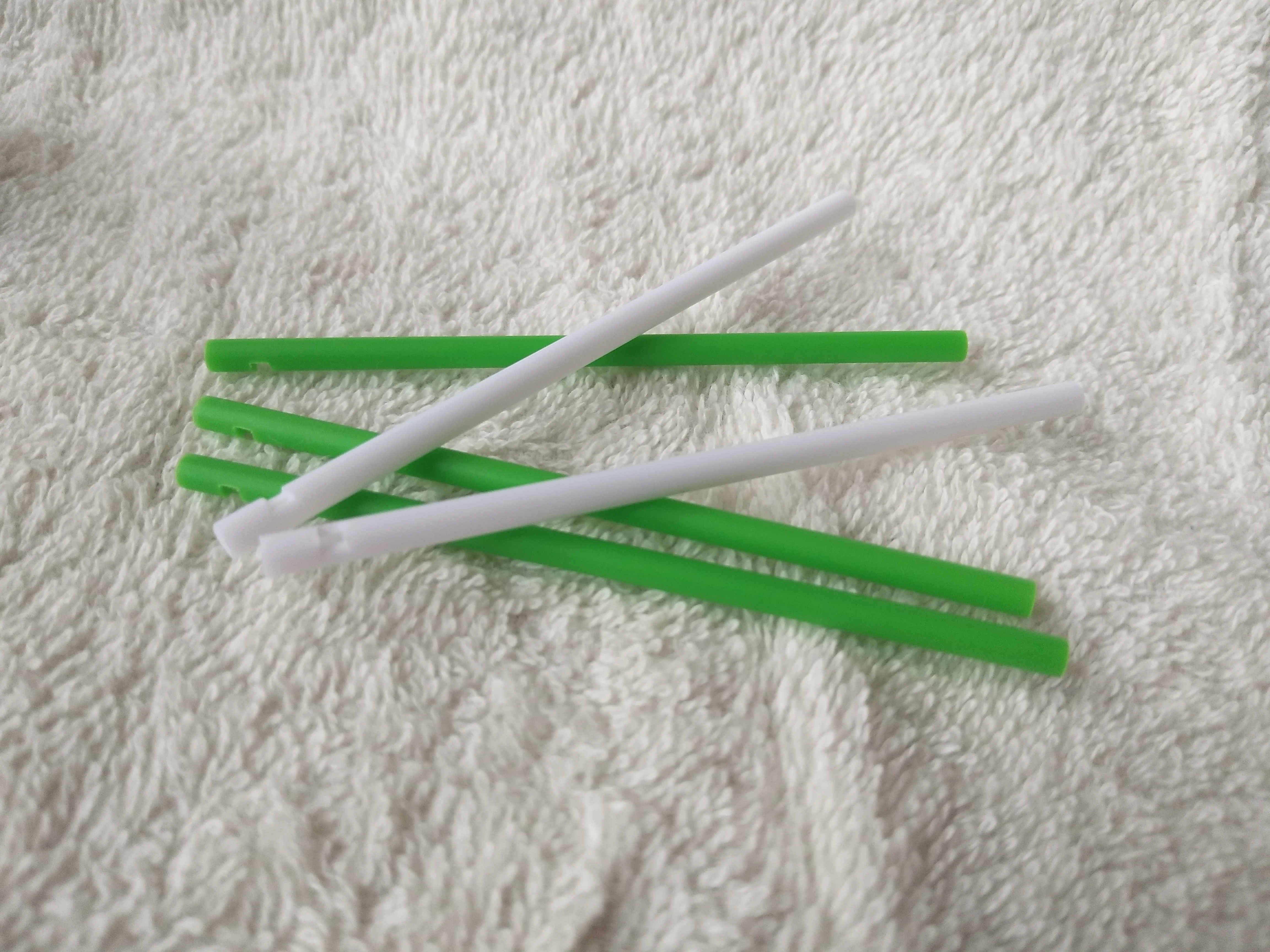 China Factory Supply Colorful White Red blue Yellow Plastic Lollipop Sticks PP Stick for Cand Packing