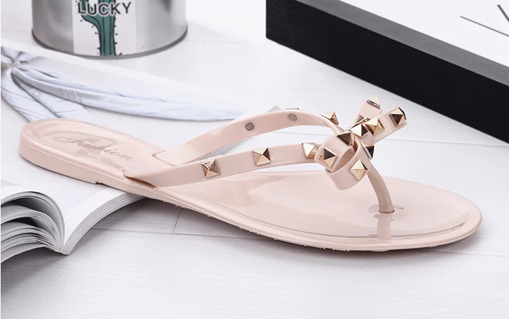 Sandals Shoes 2019arrivals Lady flat plastic sandals jelly shoes Rivet clip toe slippers R001 SlippersFlat Sandals