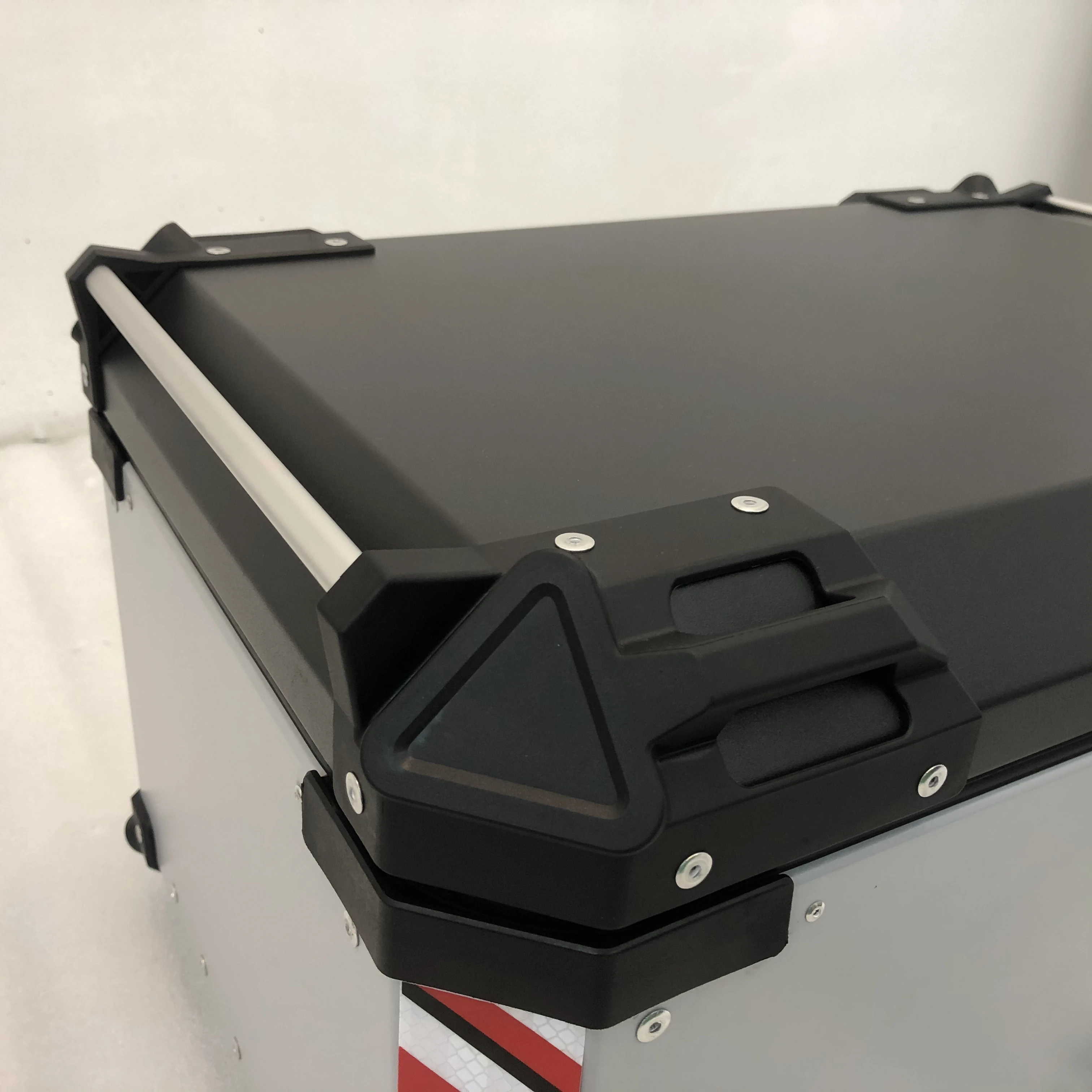 
65L Aluminum Alloy Motorcycle Top Box Rear Top Case Aluminum Motorcycle Tail boxes 