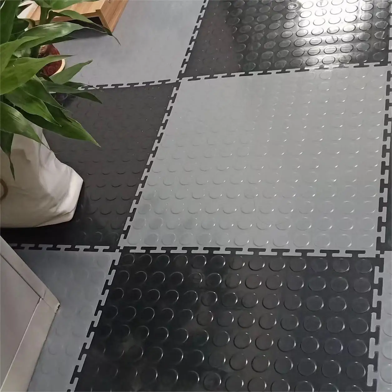 Heavy Duty PVC Industrial Indoor Vinyl Flooring Round Coin Warehouse/workshop/garage Flooring Coin Flex Nitro Tiles