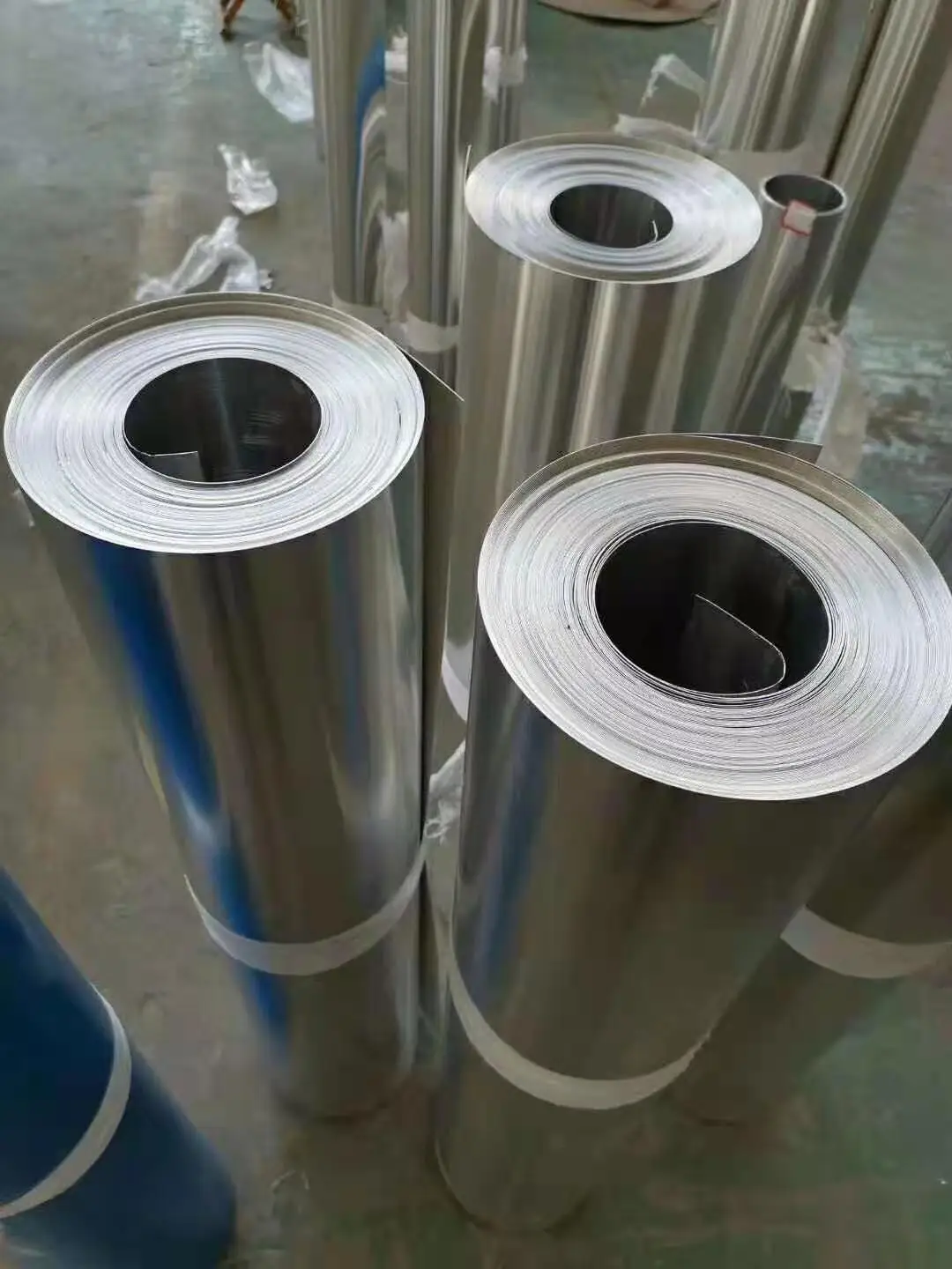 China Food Grade 8011 O Temper Aluminum Foil 9 12 13 14 16 18 25 Micron Thickness Hookah Foil
