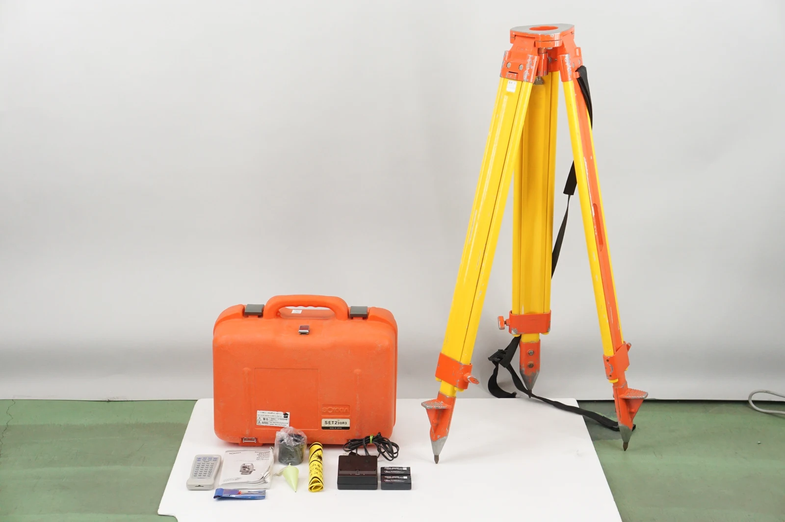 
Japanese Used SOKKIA SET230R3 Reflectorless SokkiaTotal Station 