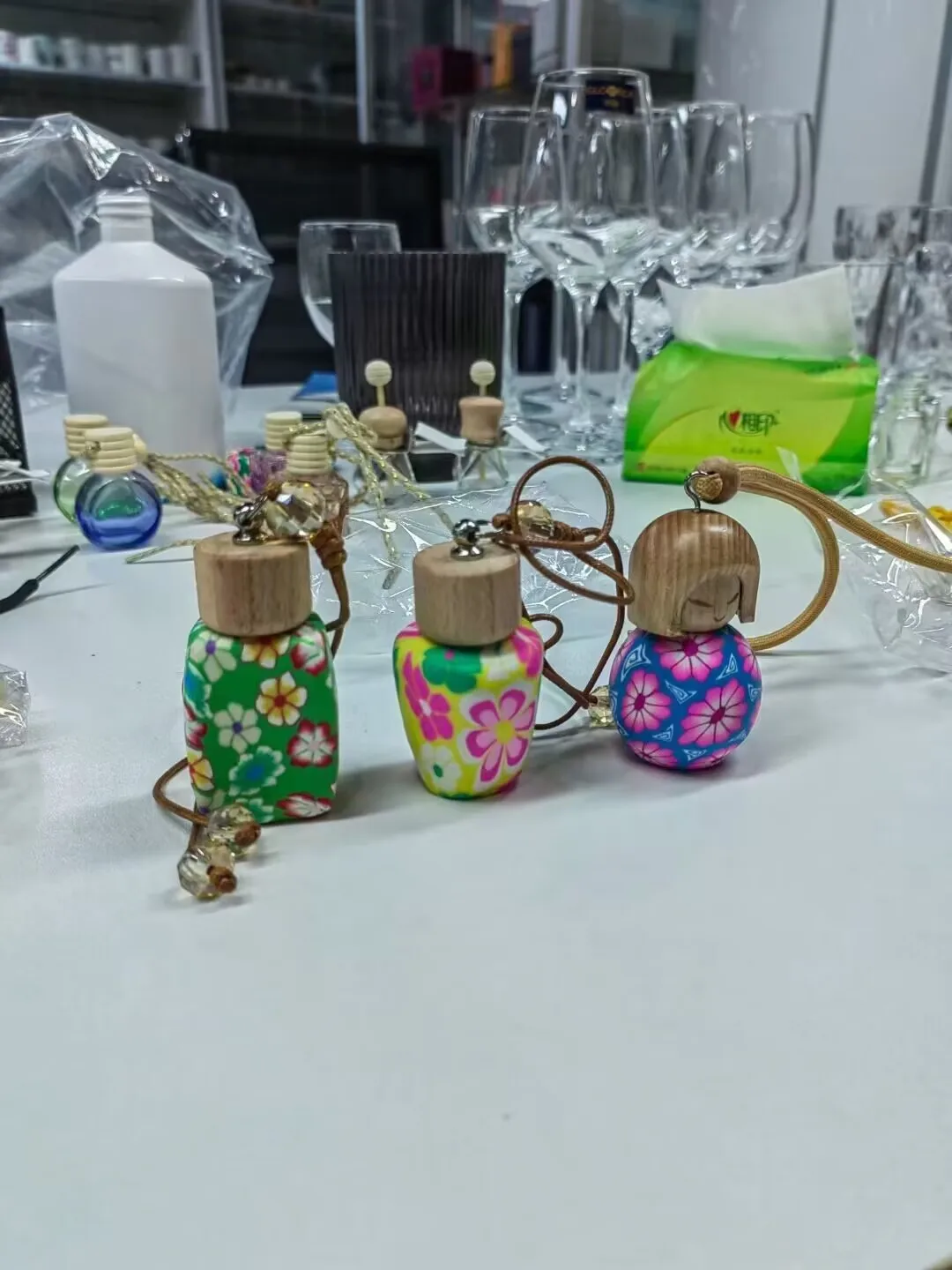 Car Vent Decoration Air Fragrance Glass Aroma Bottle Air Freshener 5ml Car Diffuser Bottle with Wooden Lid Wholesale