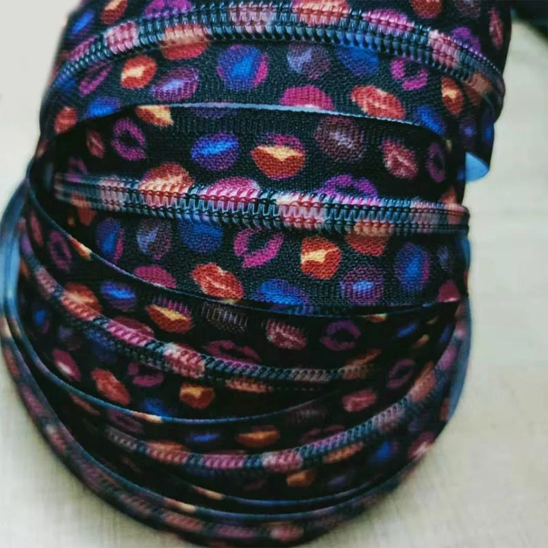 
high repurchase customize Nylon zipper rainbow teeth nylon zipper zipper puller & custom logo long chains 