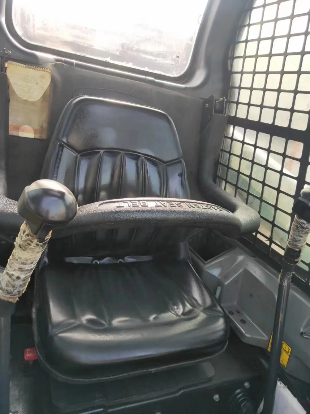 Used BOBCAT S450 Mini Skid Steer Loader Bobcat S450 wheel loader with bucket IN GOOD CONDITION