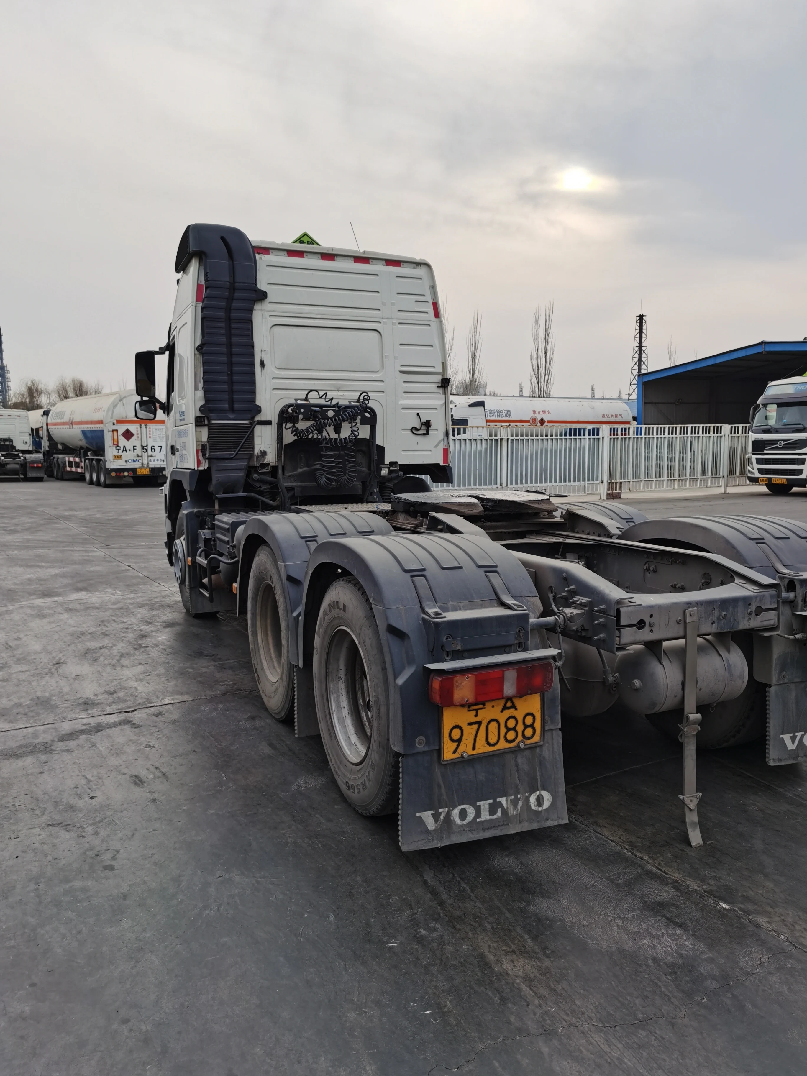 Volv FM400 6x4 тягач 400 л.с. EURO 4 Sweden сделано в хорошем состоянии головки прицепа