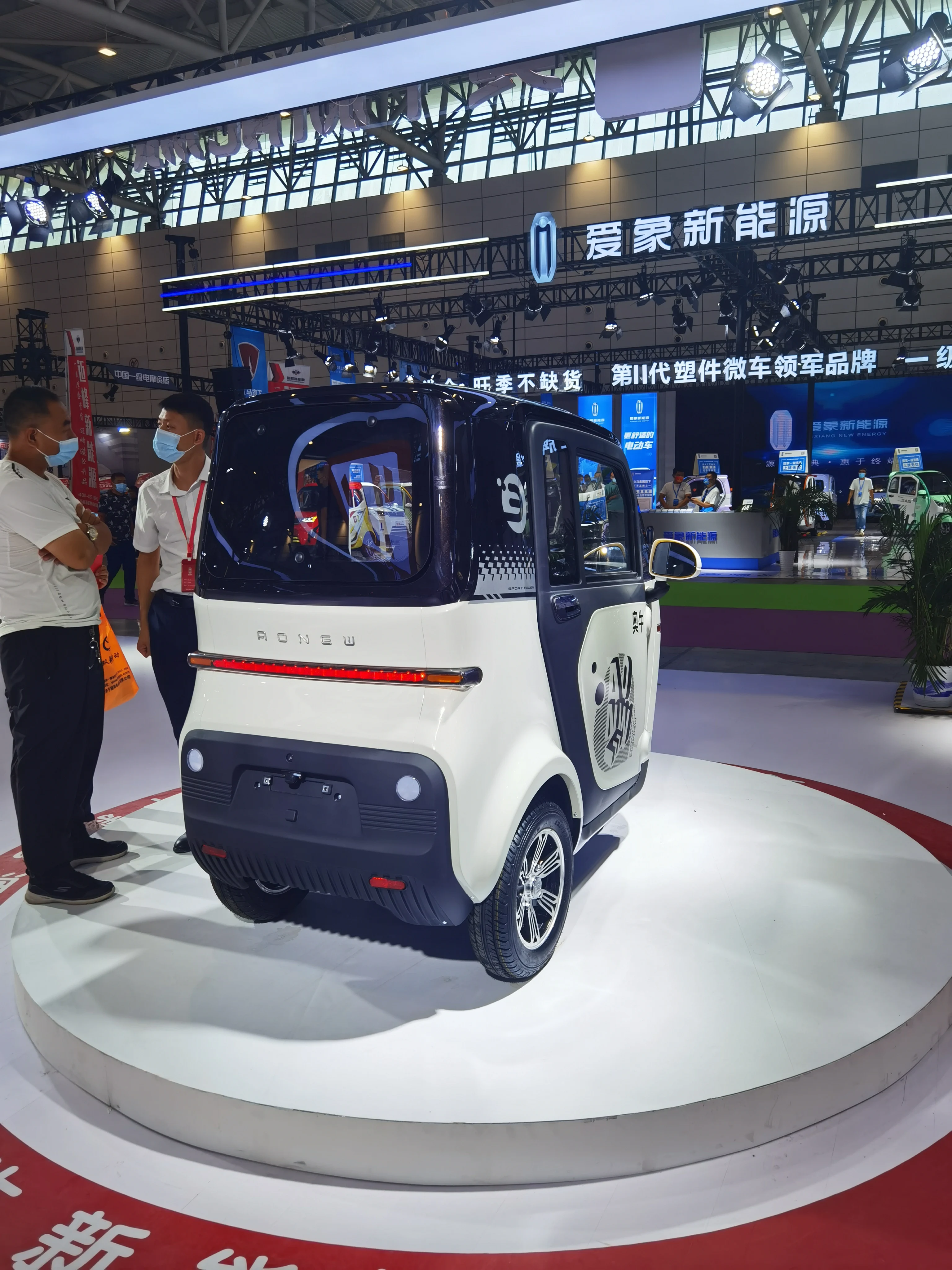 60v Electric Tricycle Closed Body 3-Wheel Cargo Vehicle Safe and Reliable