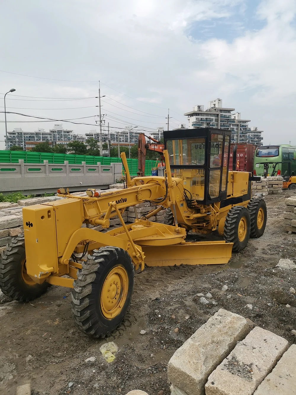 Б/у автогрейдер Komatsu GD623