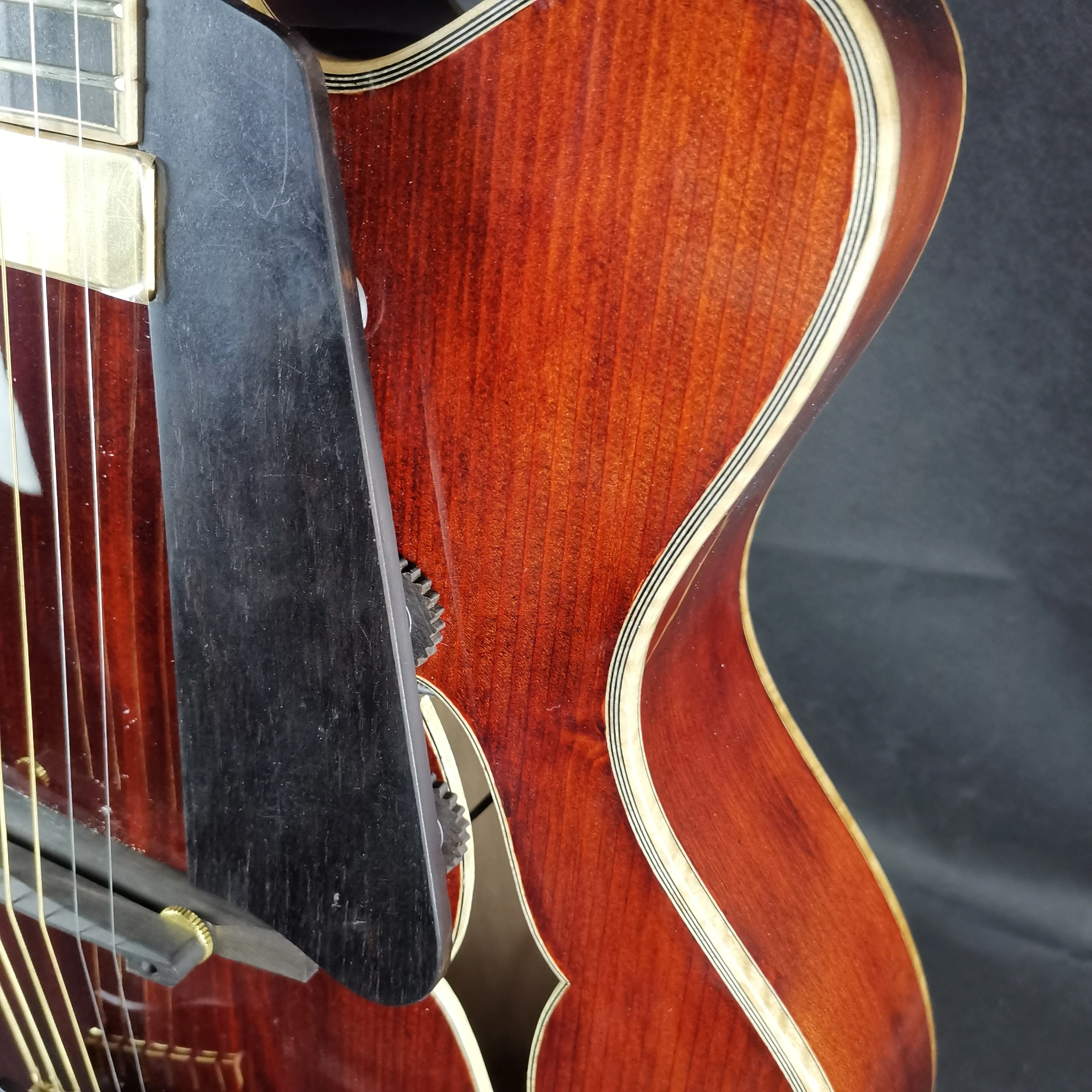 Yunzhi Model 810 Jazz Archtop Guitar