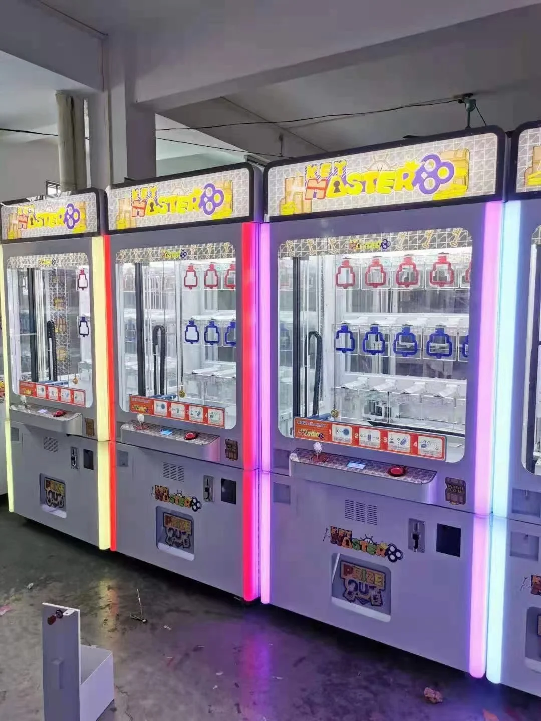 Hot Sale Golden Key Game Machine 15 lots Key Master Prize Vending Game Machine Arcade Key Master Claw Crane Machine