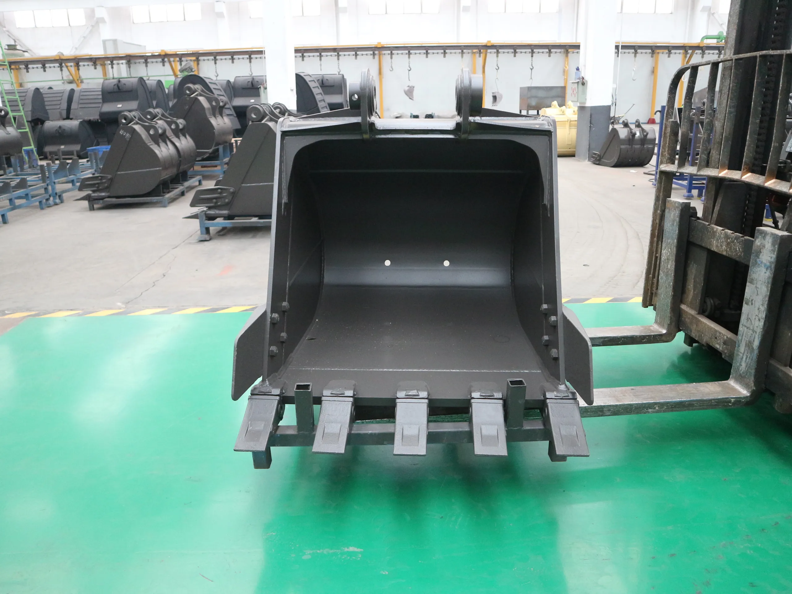 new condition excavator bucket/excavators spare parts /backhoe bucket