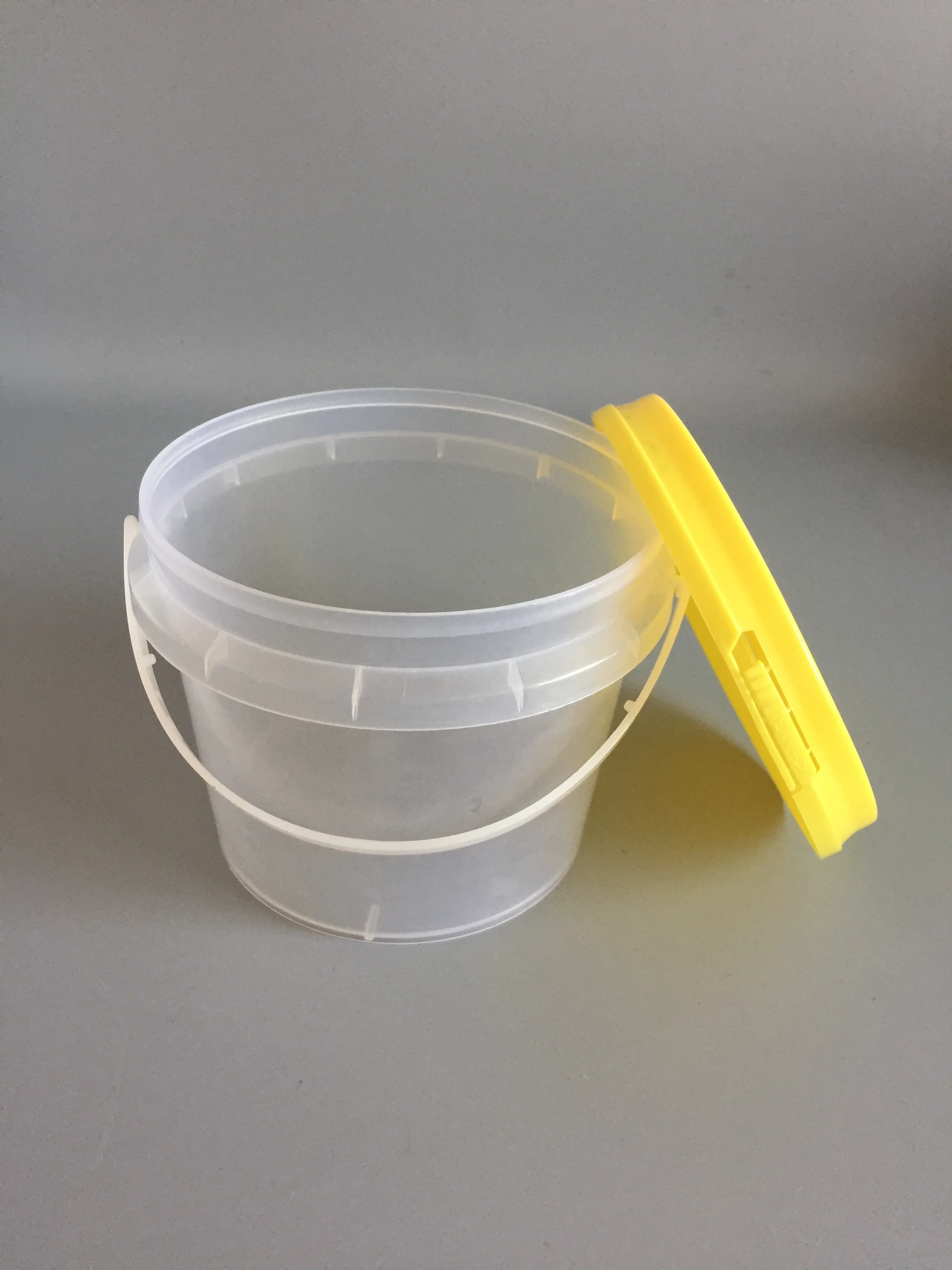 small round plastic containers honey plastic pails with lids