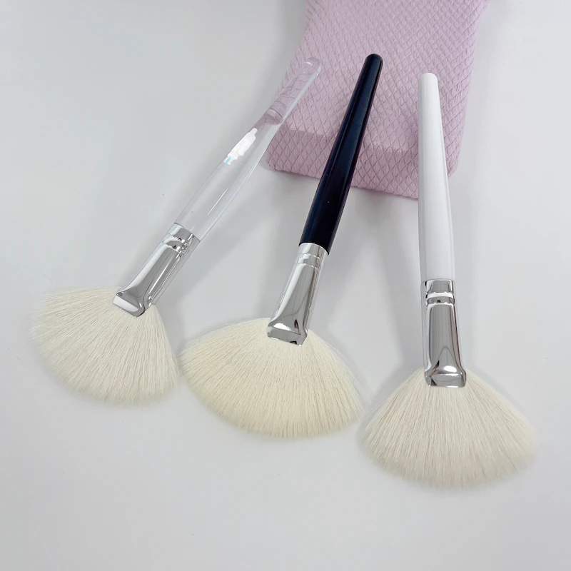 Natural Super Soft Fluffy White Wool Goat Hair Fan Brush Large Highlight Brush Blush Powder Facial Makeup Brush