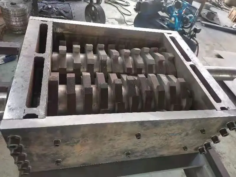 Two shaft shredder hot sale waste aluminum steel tin plastic PVC bottle rubber small auto can crusher