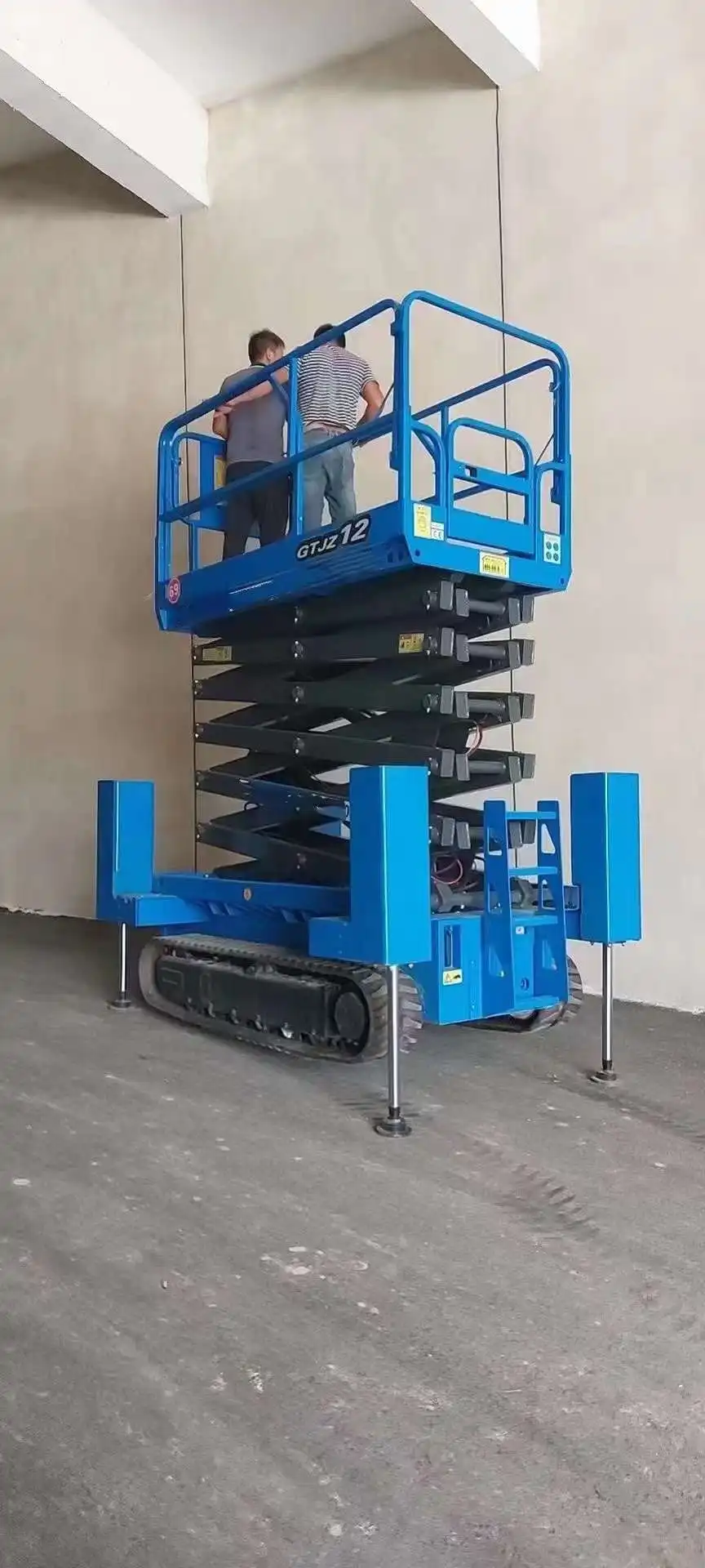 Qiyun 6m( 20ft) terrain Mobile mini electric drive self leveling crawler tracked scissor lift man lift platform for sale