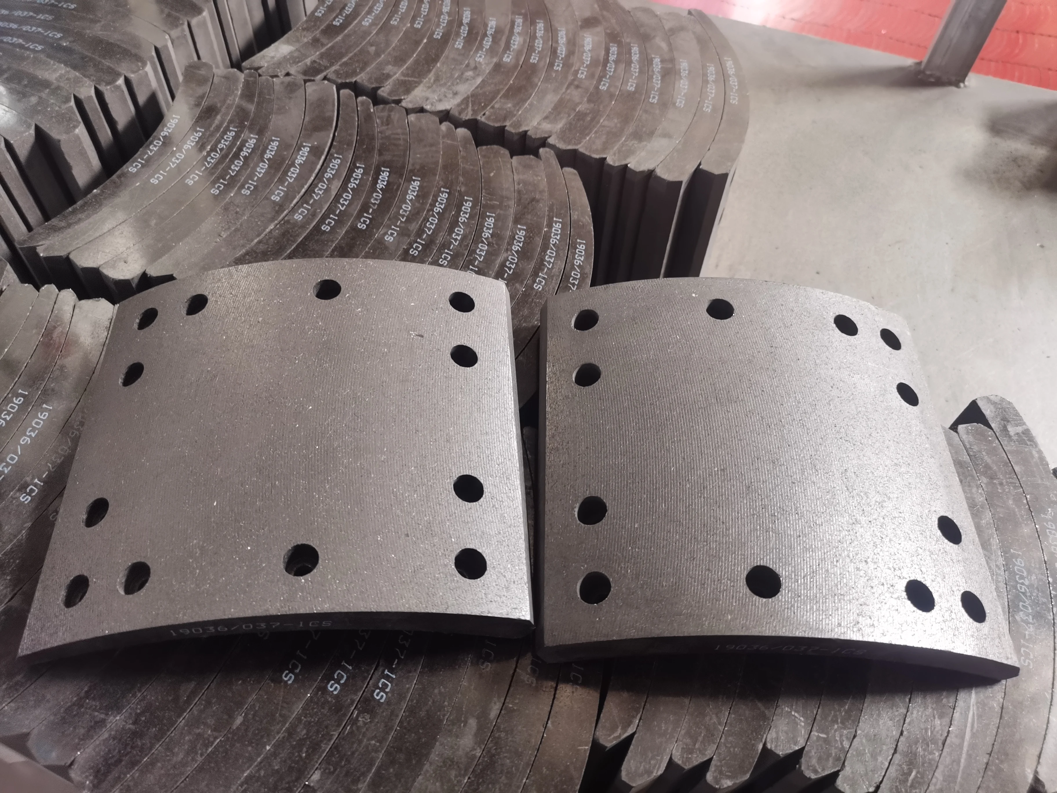 Supply Golden Supplier 19036 19037 Mitsubishi Fuso Truck Brake Lining Hino Brake Lining 4515 Brake Lining For Truck