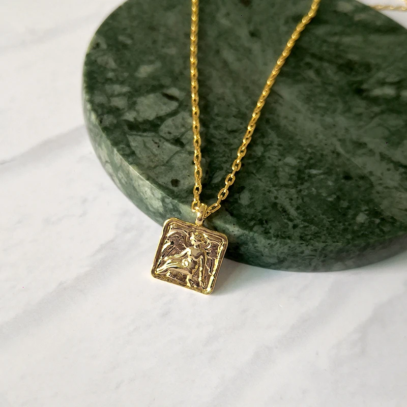 Square Portrait Necklaces for Women Gold Medallion Layering Necklaces Minimalist Necklaces
