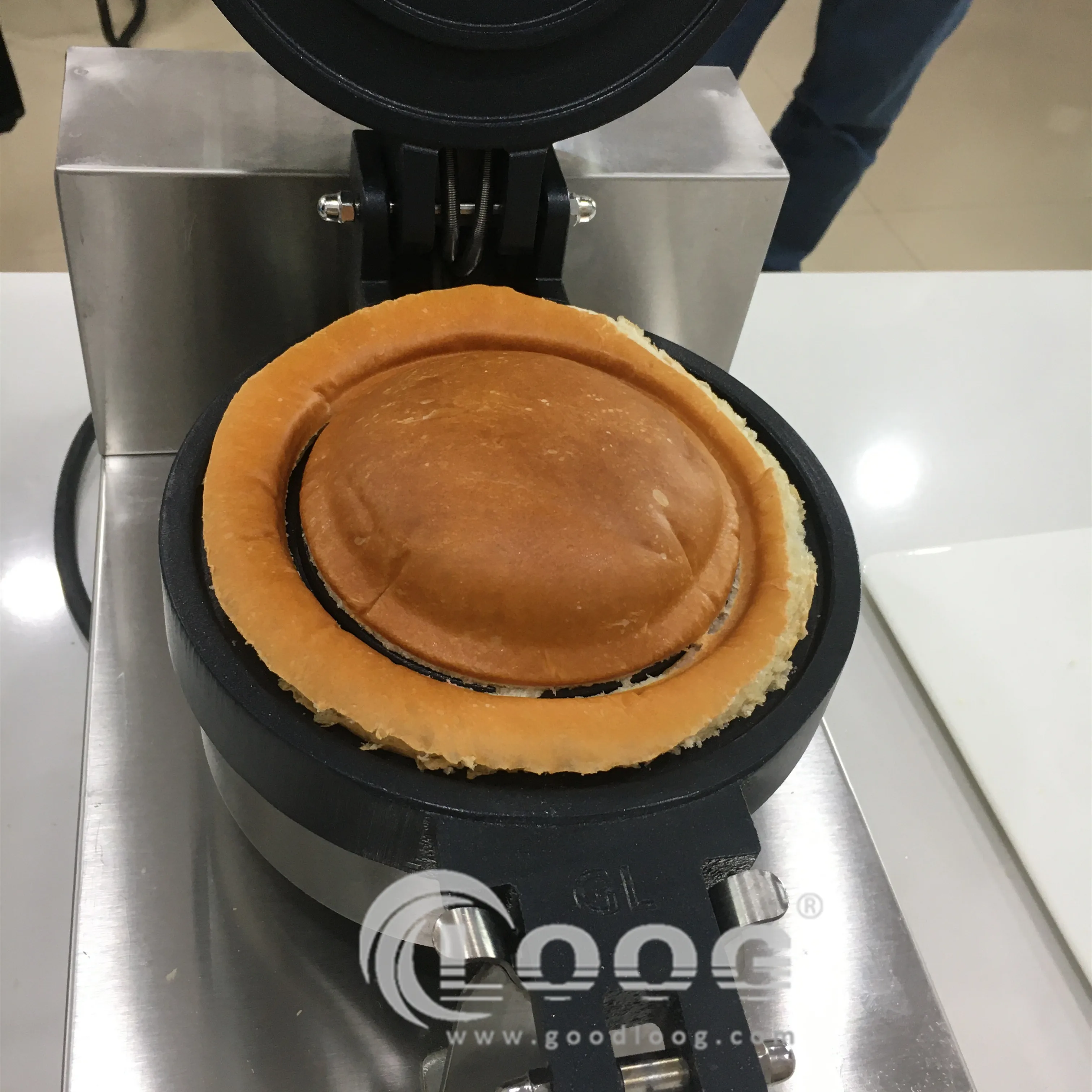 Professional Restaurant Kitchen Equipment Electric Ice Cream Gelato Panini Press Sandwich Maker Commercial UFO Burger Machine